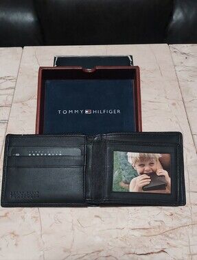 NWT- Tommy Hilfiger Black Leather Card & ID Wallet/Billfold